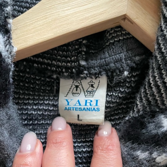 RARE Yari Artesanians Cowichan indian native eagles wool spellout hoodi… - Picture 7 of 7